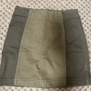 Free People - Two-Tone Green Paneled Mini Skirt - SIZE 2